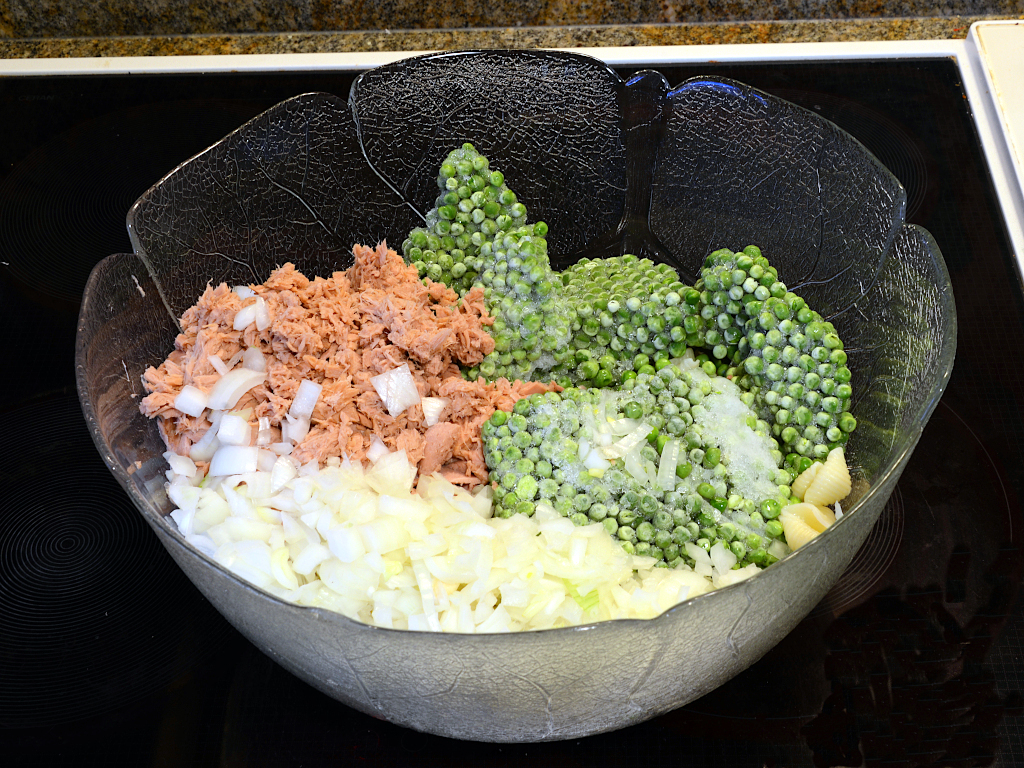 Cooking pasta and ingredients