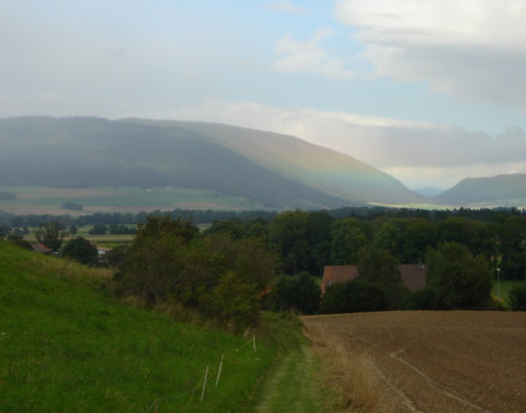 http://www.fourmilab.ch/fourmilog/archives/2007/09/05/mistbow.jpg